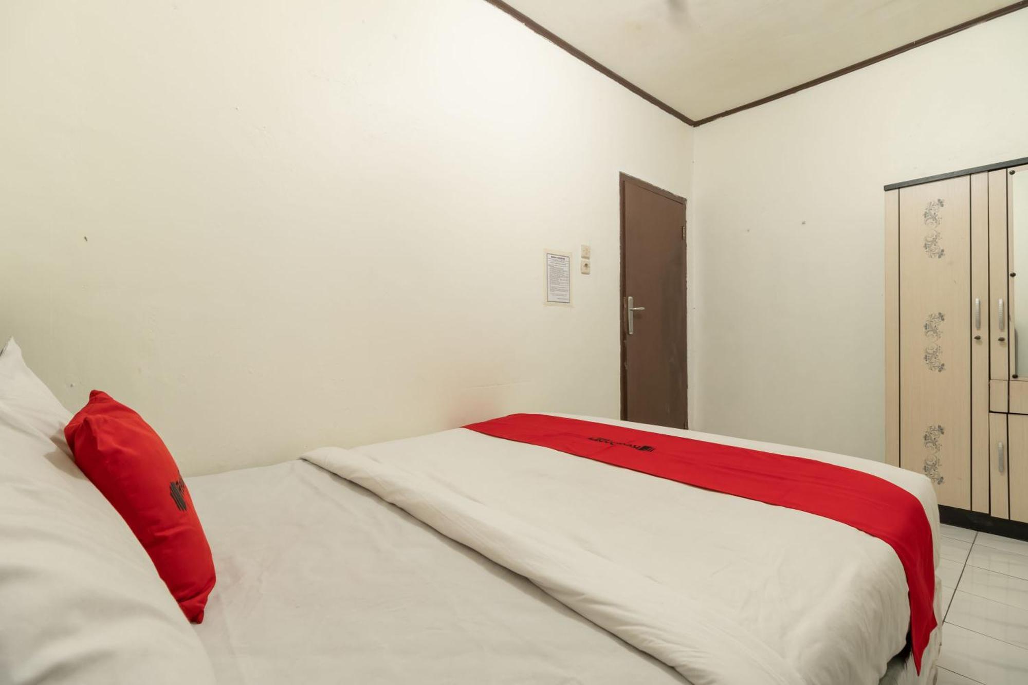 Reddoorz Near Pondok Indah Water Park ジャカルタ エクステリア 写真