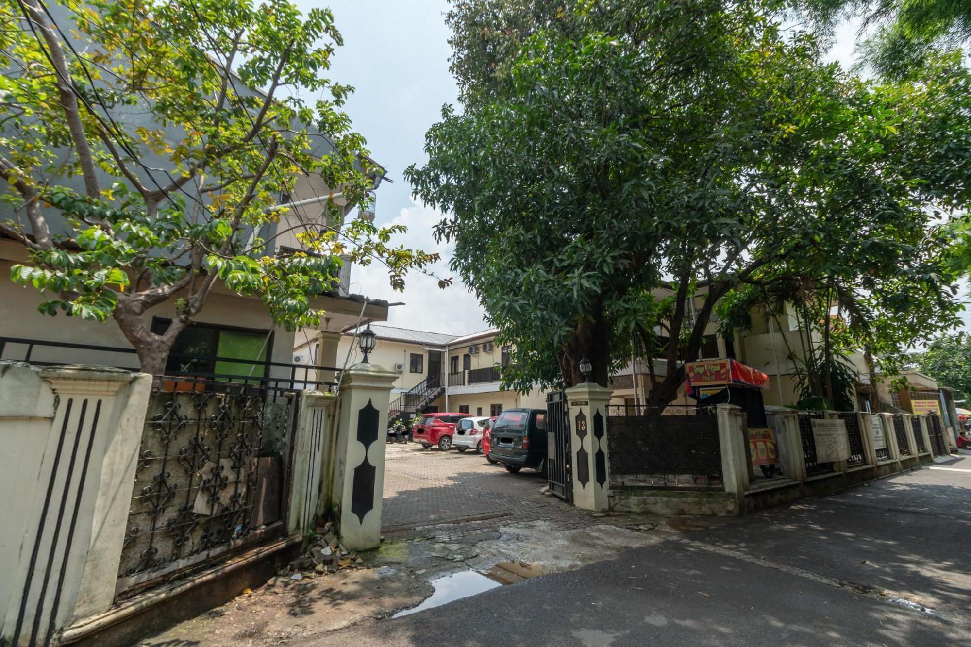 Reddoorz Near Pondok Indah Water Park ジャカルタ エクステリア 写真