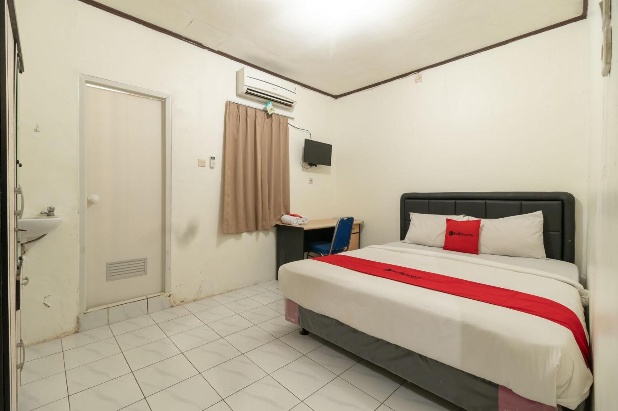 Reddoorz Near Pondok Indah Water Park ジャカルタ エクステリア 写真